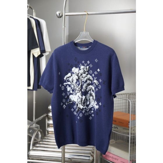 Louis Vuitton Spring/Summer New Arrival: Horse Year Floral Color-Blocked Jacquard Knit Short-Sleeve Shirt - A Must-Have for Men and Women's Everyday Commute - A touch of understated luxury.